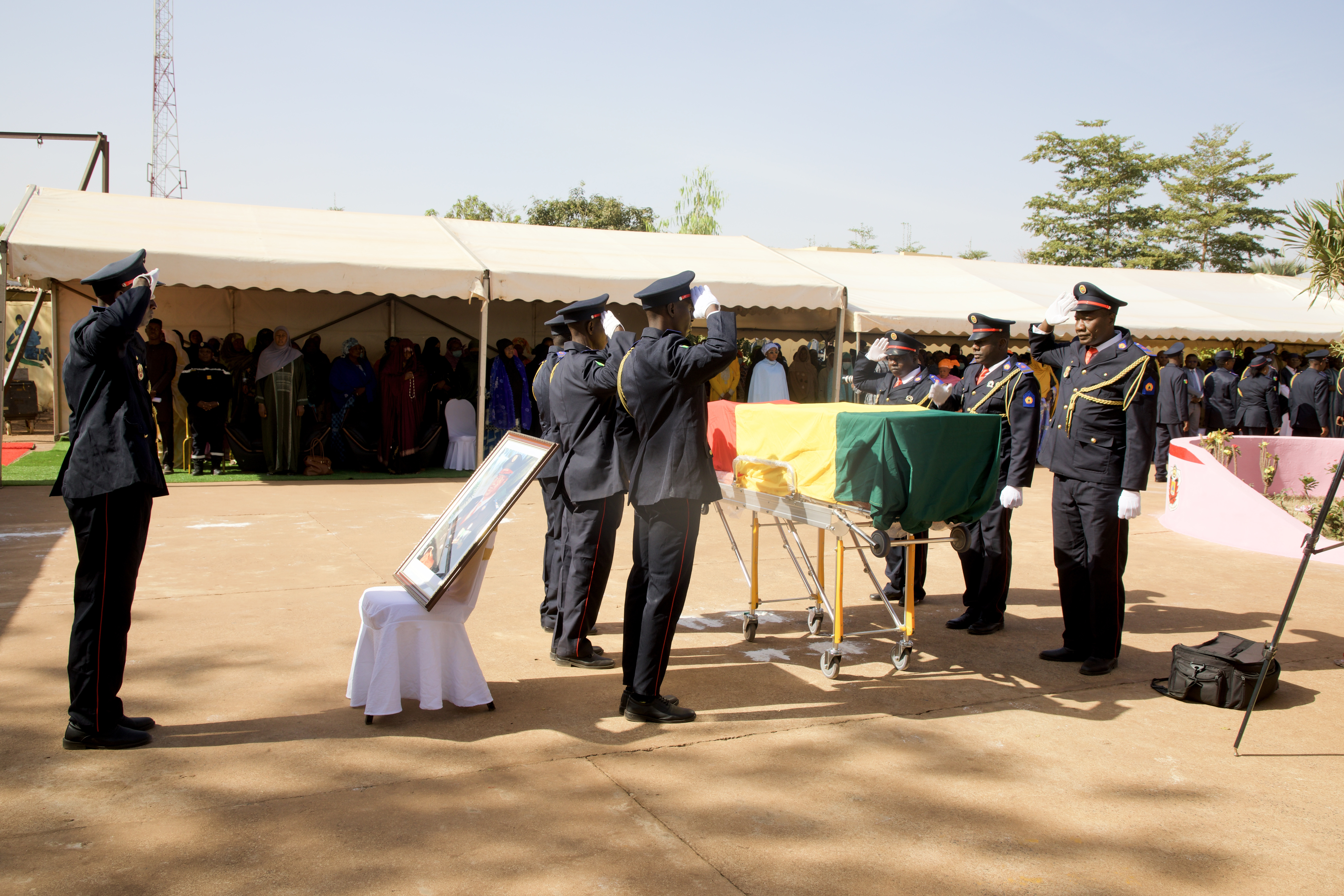 OBSÈQUES DU COLONEL-MAJOR (ER) MAMADOU TRAORE : Le Ministère de la Sécurité et de la Protection Civile rend un dernier hommage à un de ses valeureux serviteurs